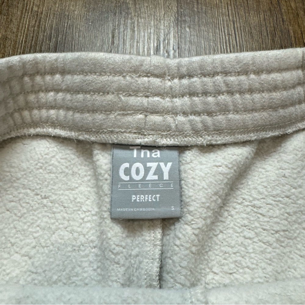Aritzia TNA Cozy Sweat Fleece Perfect Micro Shorts Sz Small Heather - Picture 13 of 13